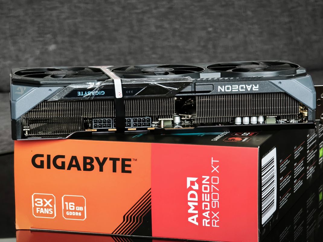 GIGABYTE Radeon RX 9070 XT Gaming OC 16G 