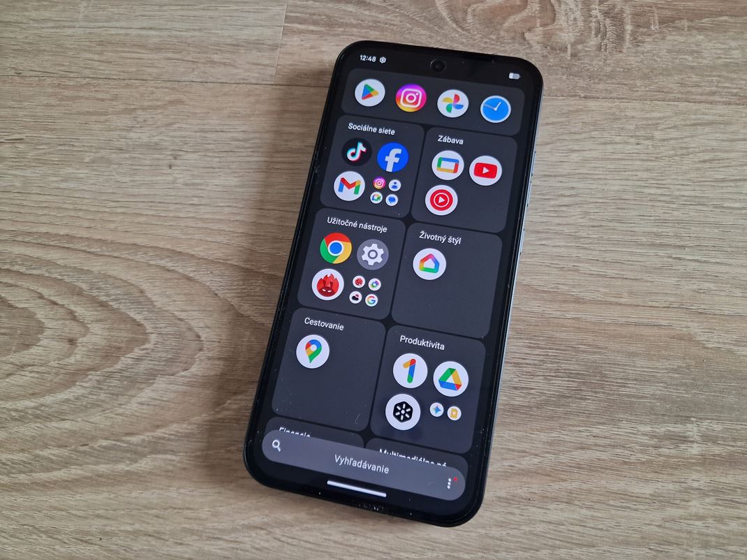 Nothing Phone (4a) Syst�m pon�ka r�zne �pecifick� funkcie ako vo widgetoch, tak v syst�me.