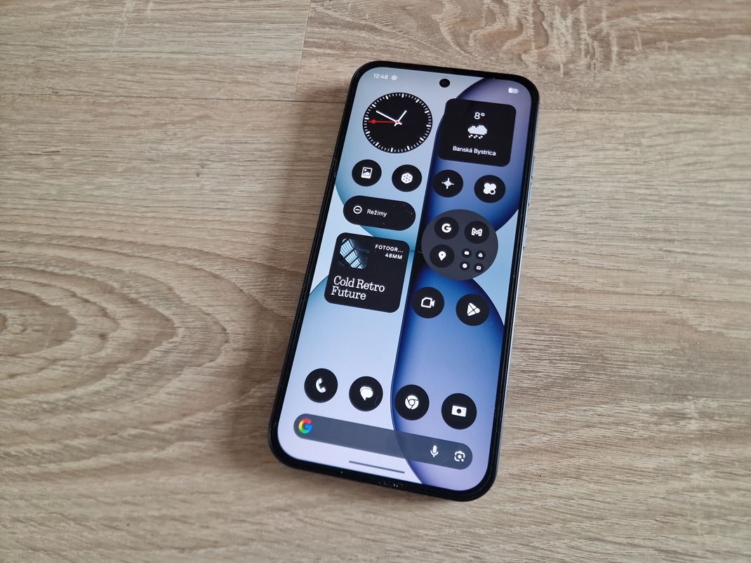 Nothing Phone (4a) Mobil znovu pon�ka jedine�n� vzh�ad syst�mu.