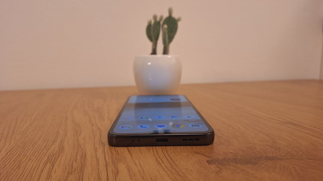 T Phone 3 Pro Displej je �itate�n� aj z r�znych uhlov.