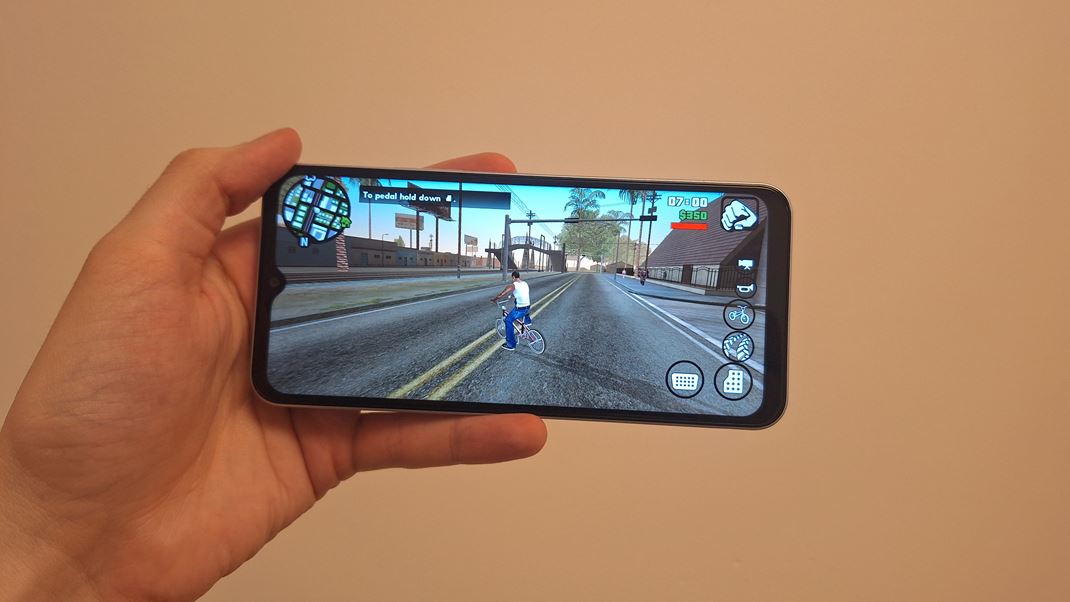 T Phone 3 GTA San Andreas be�� plynulo