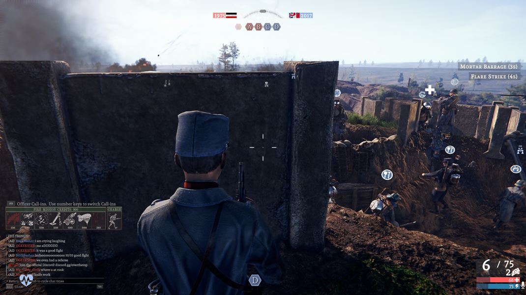 Over The Top: WWI Velite� privol�va leteck� �tok, artil�riu a in� chu�ovky, sl��i aj ako mobiln� respawn point a povzbudzuje do �toku.