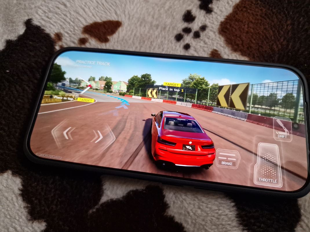 Xiaomi 17T Hry zvl�da bez probl�mov.