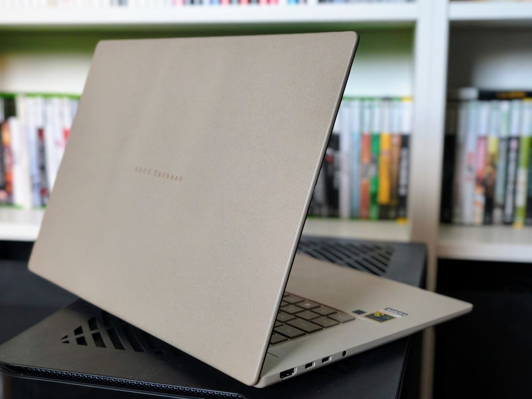 ASUS Zenbook A16