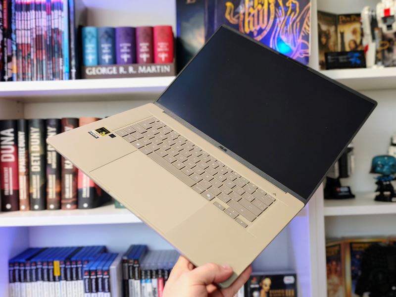 ASUS Zenbook A16