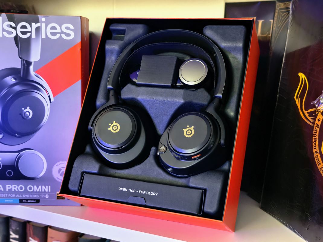 SteelSeries Arctis Nova Pro Omni