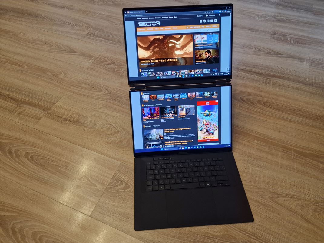 ROG Zephyrus Duo (GX651)  A m��ete si postavi� oba displeje nad seba a pred ne polo�i� kl�vesnicu.