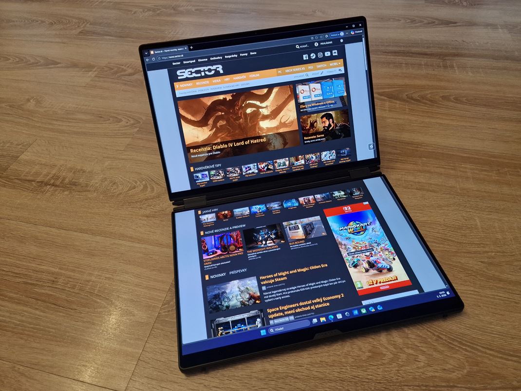 ROG Zephyrus Duo (GX651)  M��ete vyu�i� oba displeje na dotykov� rolovanie.