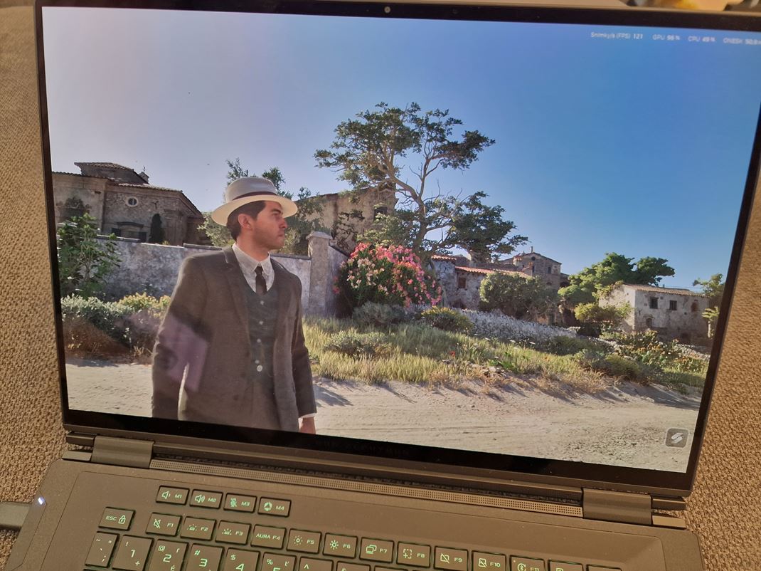 ROG Zephyrus Duo (GX651)  Mafia fungovala bez probl�mov.