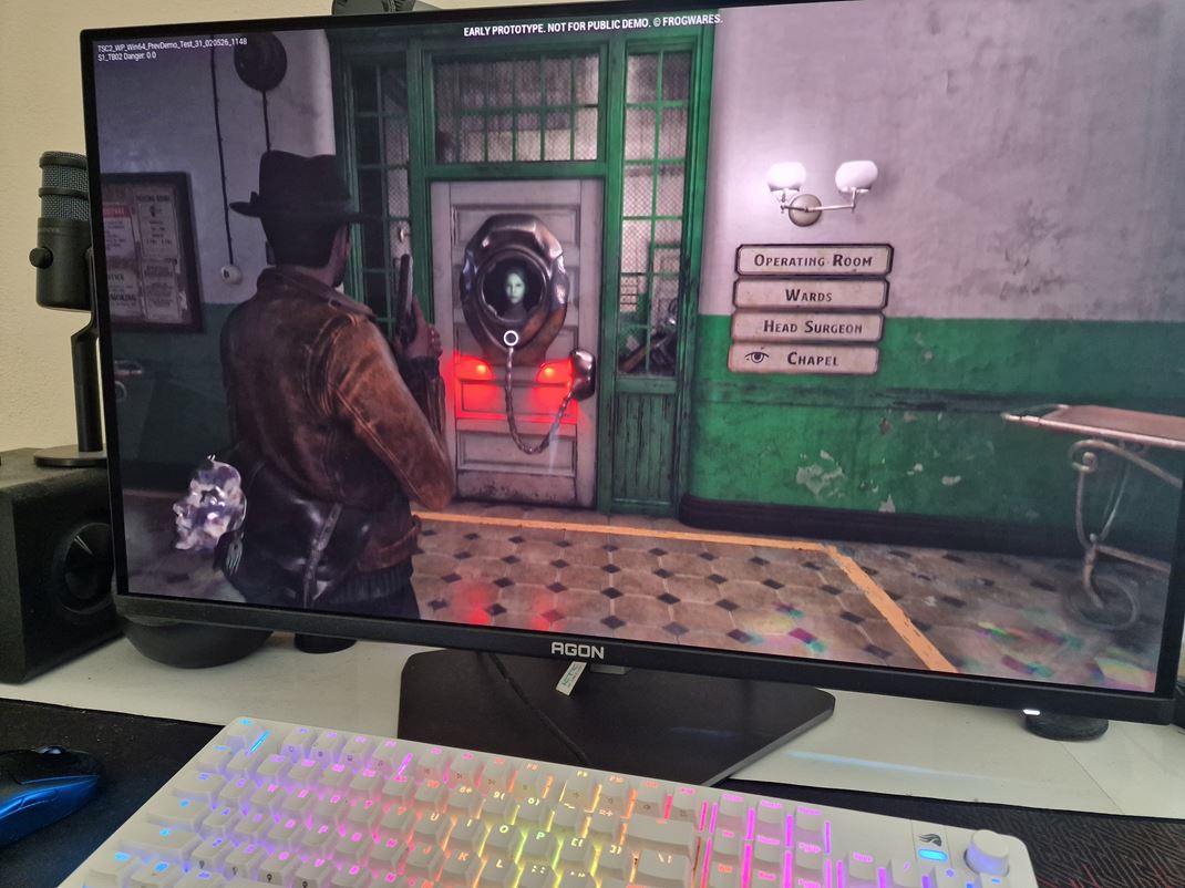 AOC AG326UZD2 - 4K/240Hz OLED Obraz v hr�ch nesklame.