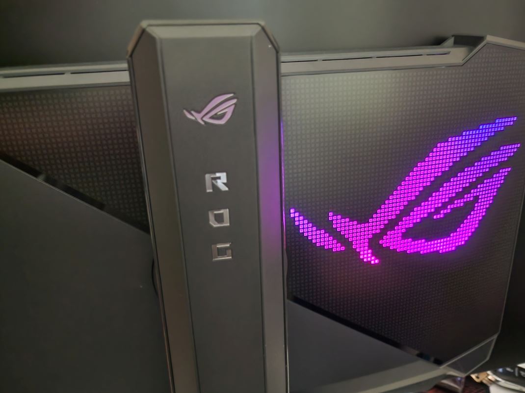 Asus ROG Strix OLED XG32UCWMG 4K Monitor je zo zadu �t�lov�.