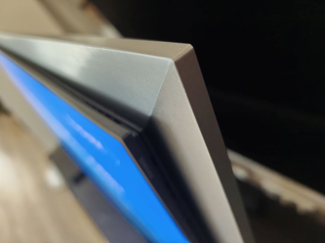 Samsung OLED 65'' S99H TV teraz tvoria dve vrstvy.
