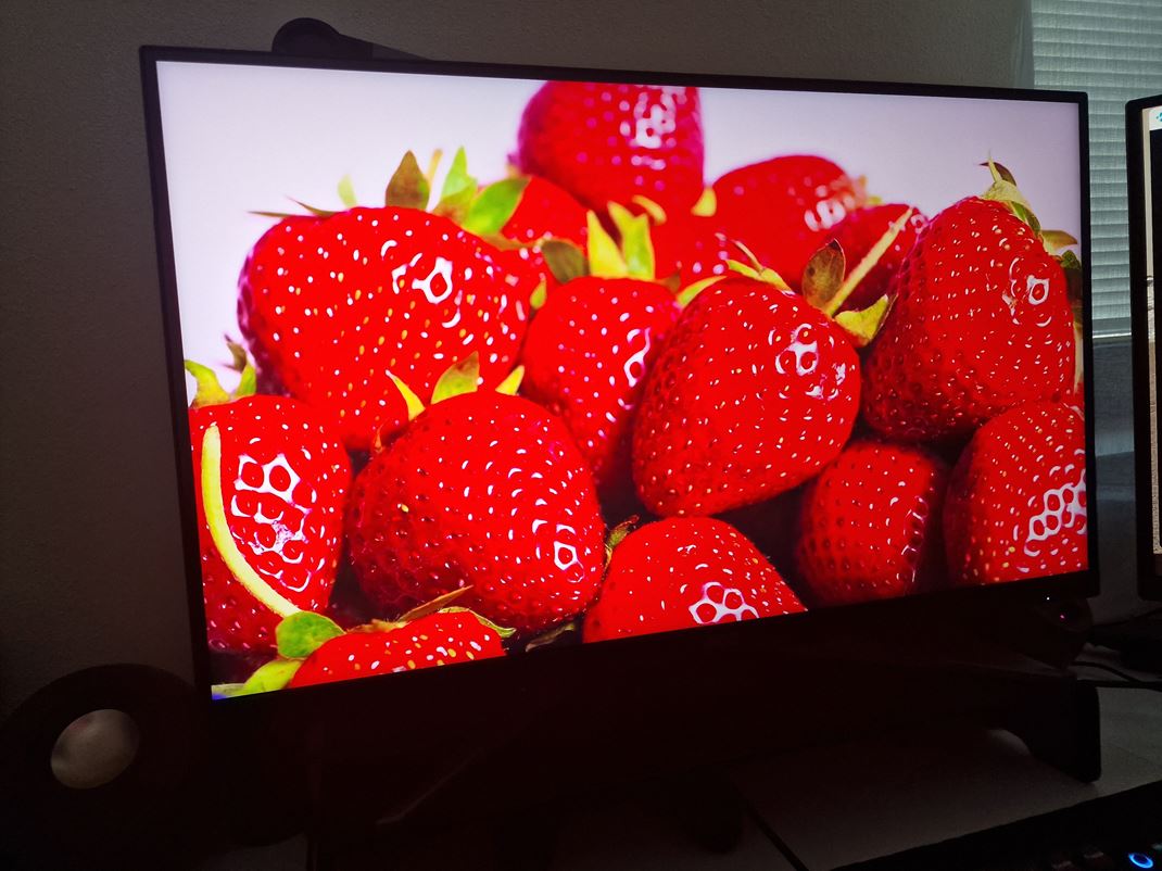 27'' AOC U27G4XM - 4K dual mode monitor Farby s� p�sobiv�.