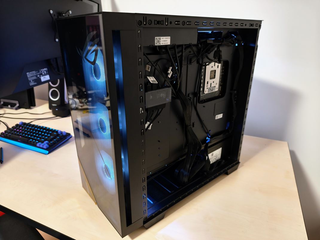 ROG G700 (2025) GM700 