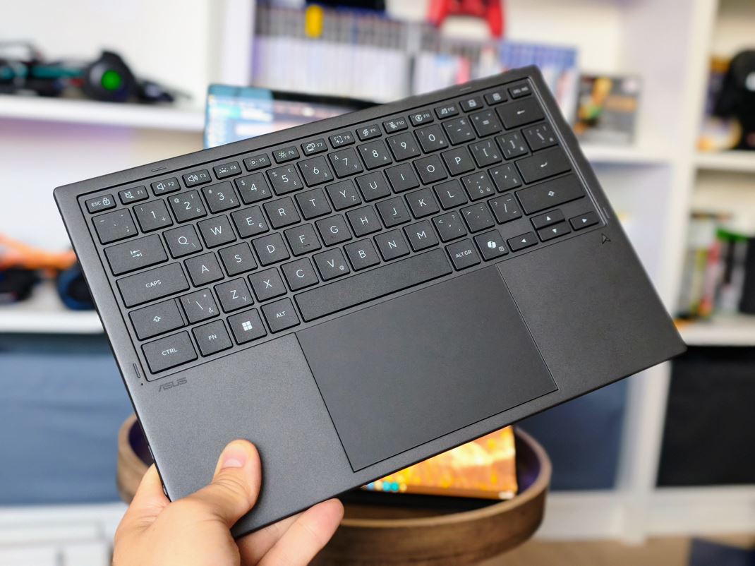Asus Zenbook DUO UX8407AA