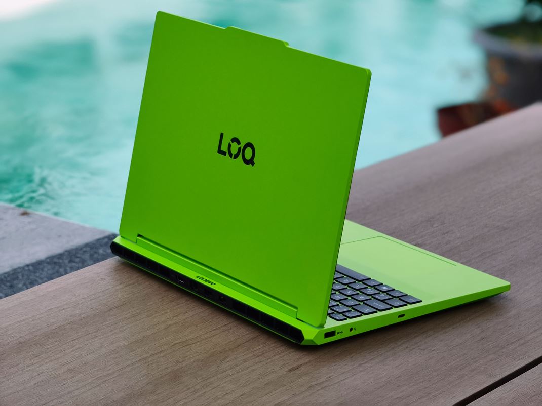 Lenovo LOQ 15AHP11 Surge Green 