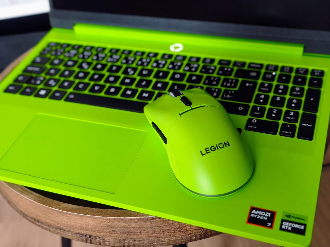 Lenovo LOQ 15AHP11 Surge Green  