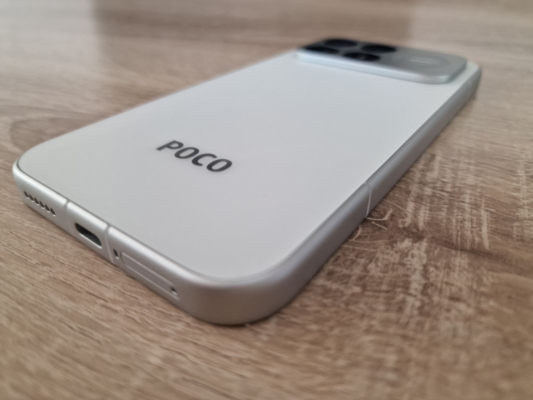 Poco F9 Pro Mal� zaoblenie je pr�jemn�