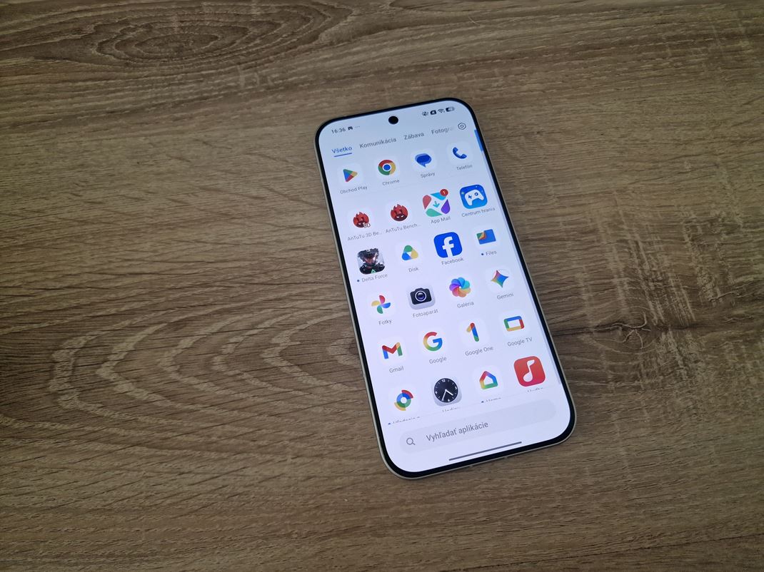 Poco F9 Pro HyperOS 3 launcher neuraz�, ale reklamn� notifik�cie m��u otravova�. 