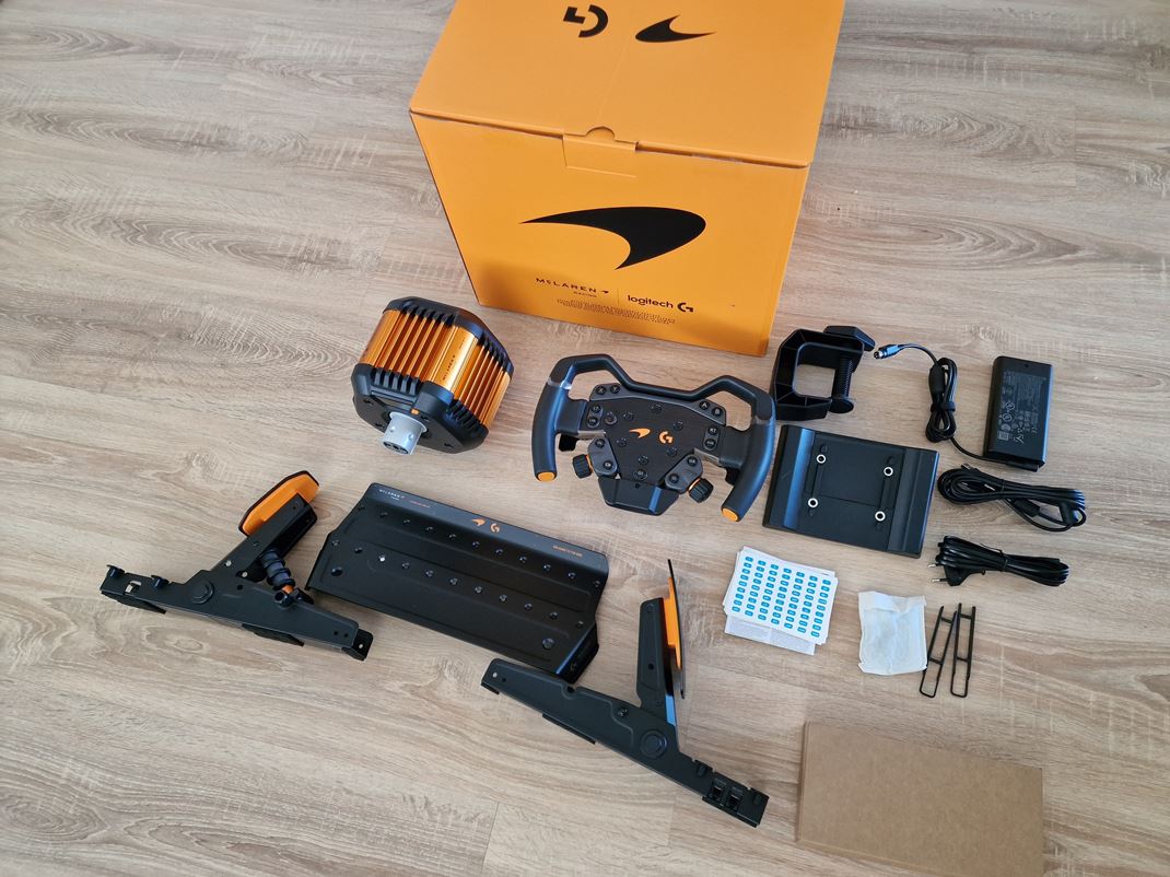 Logitech RS50 McLaren Racing bundle McLaren edícia RS50 prichádza s kompletnou výbavou.