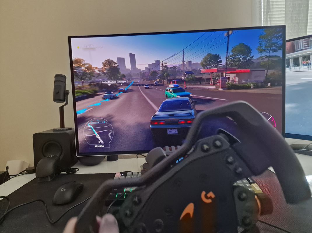 Logitech RS50 McLaren Racing bundle Nain�talova� ho mô�ete na stôl, alebo základ�u.