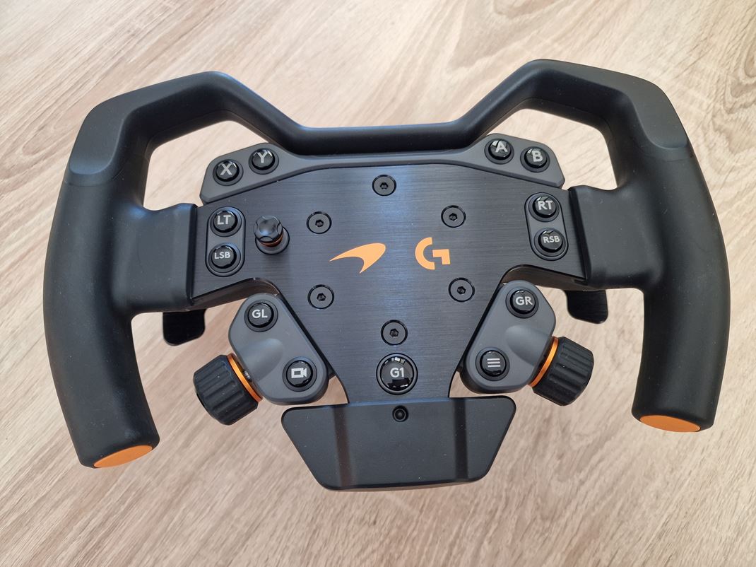 Logitech RS50 McLaren Racing bundle McLaren násada je tie� pekne dizajnová.