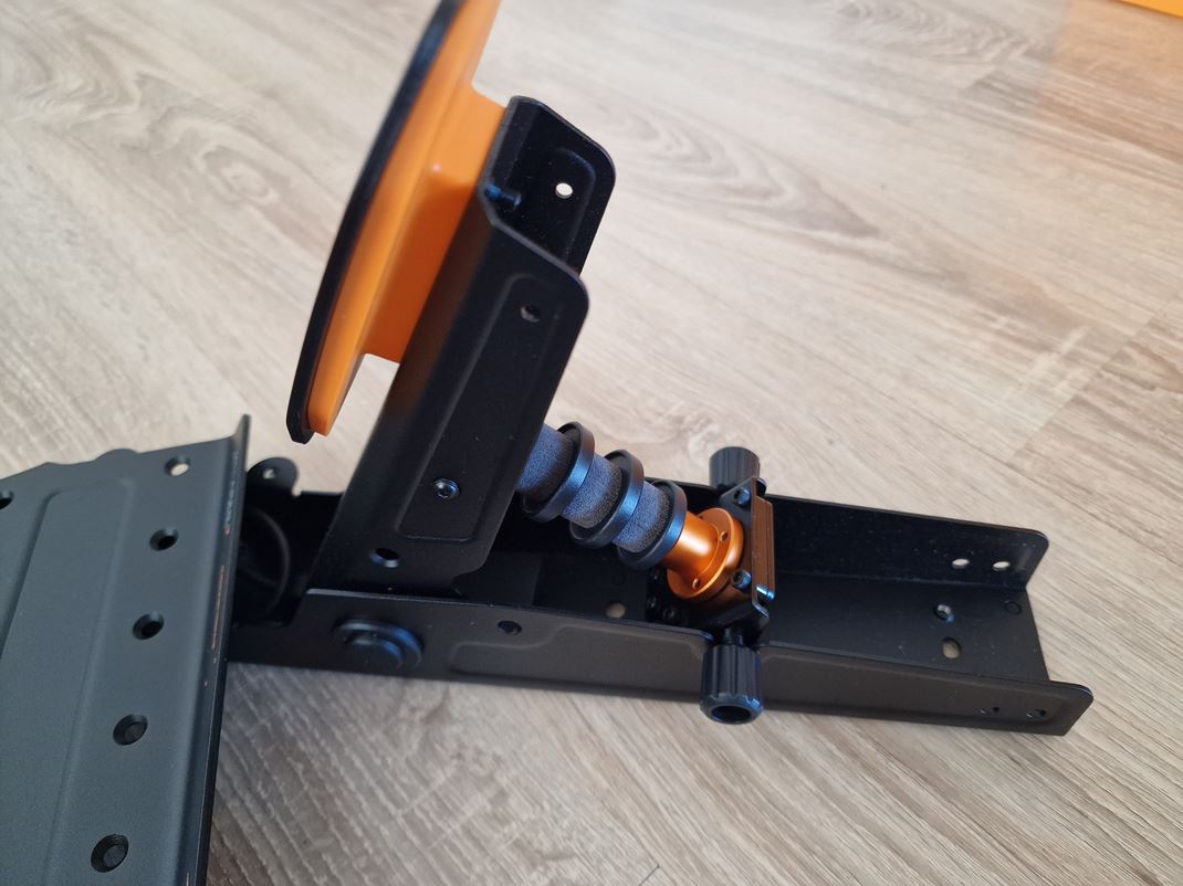 Logitech RS50 McLaren Racing bundle Loadcell brzda má svoju silu.