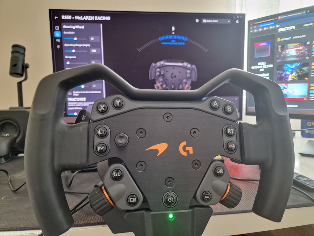 Logitech RS50 McLaren Racing bundle Aplikácia na nastavenie volantu je slu�ná, aj ke� nemá a� to�ko nastavení ako konkuren�né systémy.