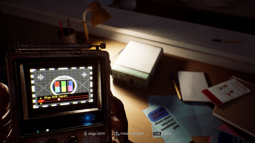 SILENT HILL: Townfall CRTV je detektor mon�tier, prehr�va� vide� a sign�lov, ktor� niekedy mus�te dek�dova�.