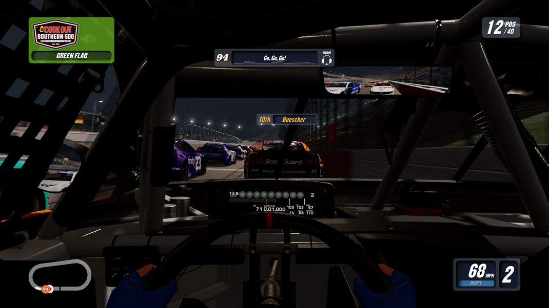 NASCAR 26 Zvuk je dobr� a l�i sa aj pod�a kamery